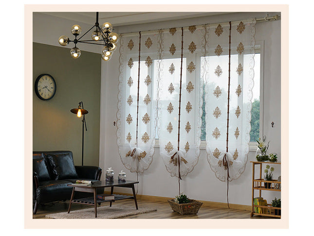 Elegante Raffgardine mit barocker Stickerei