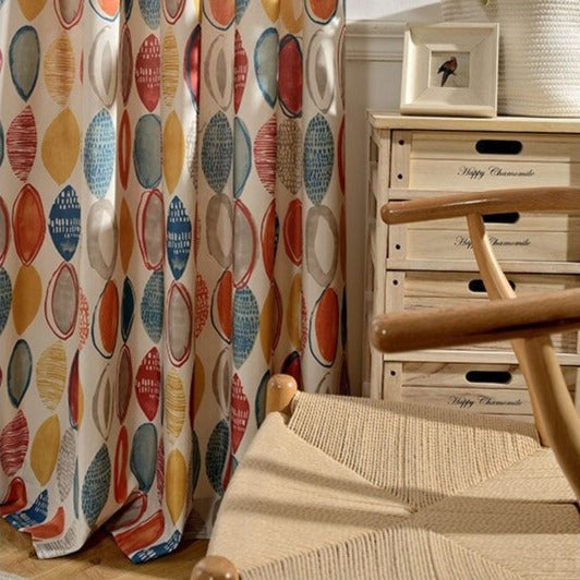 Bunter Vorhang mit modernem Muster