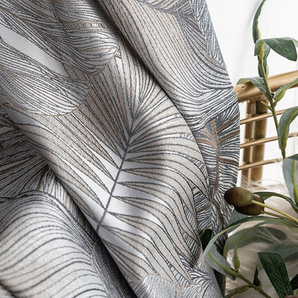 Verdunkelungsvorhang mit elegantem Federmuster