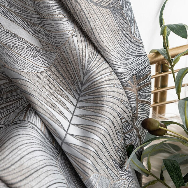 Verdunkelungsvorhang mit elegantem Federmuster