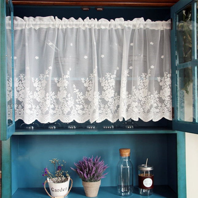Fein gewebte Gardine mit Blumenmuster