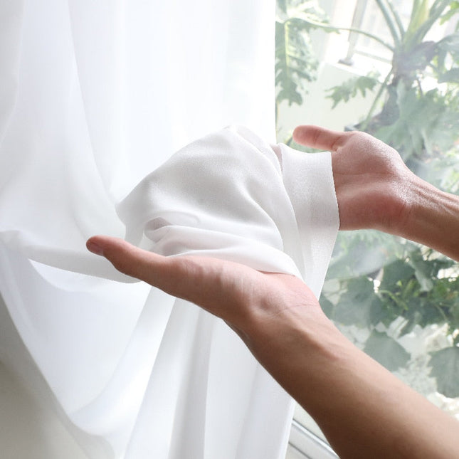 Weißer halbtransparenter Voile Vorhang