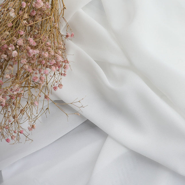 Weißer halbtransparenter Voile Vorhang