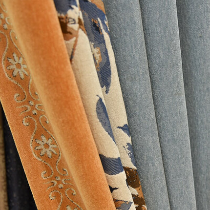 Verdunkelungsvorhang mit tropischem Blattmuster