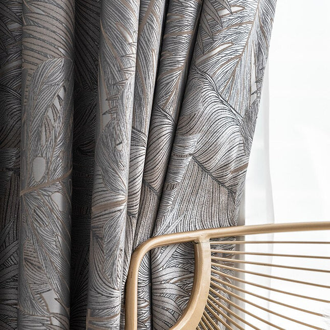 Verdunkelungsvorhang mit elegantem Federmuster