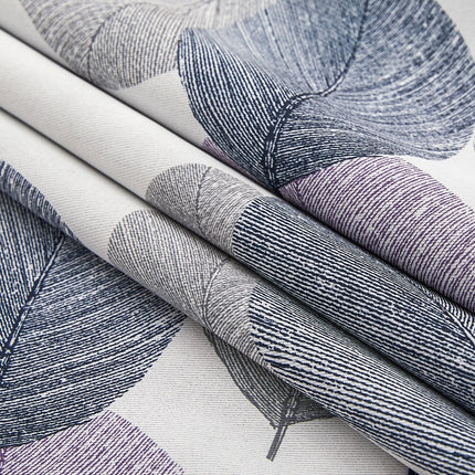 Verdunkelungsvorhang mit violettem Blättermuster