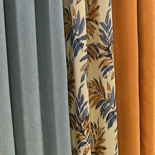 Verdunkelungsvorhang mit tropischem Blattmuster