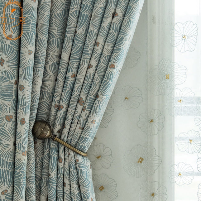 Gemusterter Verdunkelungsvorhang mit Blumenmotiv