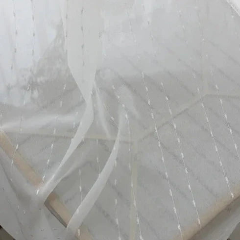 Voile-Gardine mit feiner Punkt-Stickerei