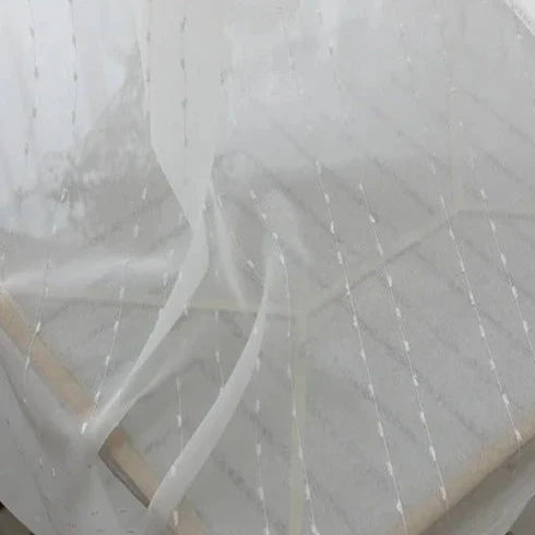 Voile-Gardine mit feiner Punkt-Stickerei