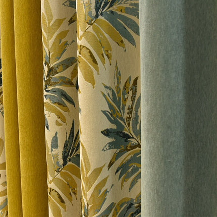 Verdunkelungsvorhang mit tropischem Blattmuster