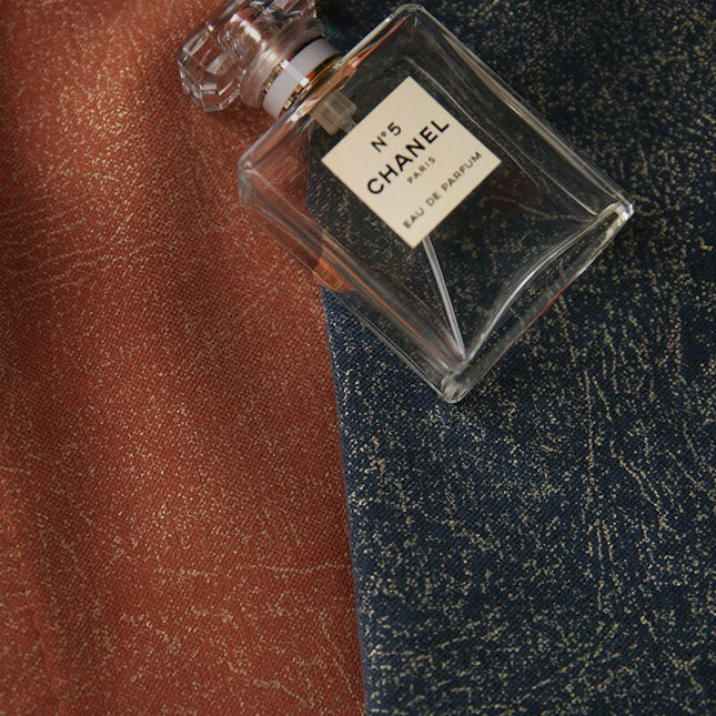 Strukturierter Verdunkelungsvorhang in Dunkelblau