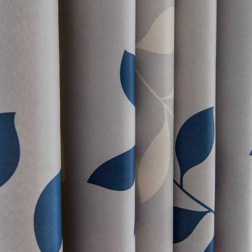 Grauer Vorhang Jamma mit blauen Blättern