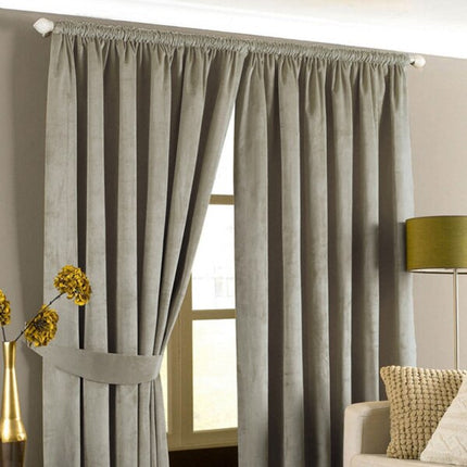 Grauer Verdunkelungsvorhang in edler Samtoptik