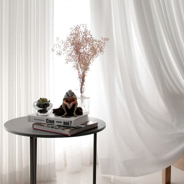 Weißer halbtransparenter Voile Vorhang