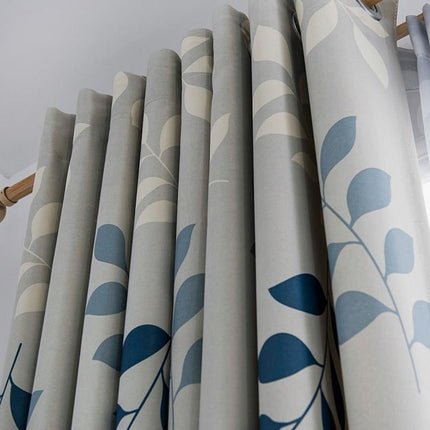 Grauer Vorhang Jamma mit blauen Blättern