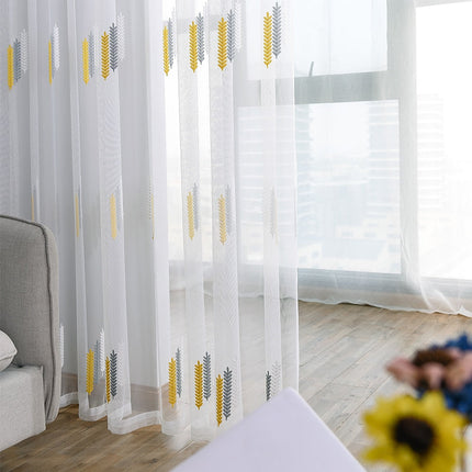 Moderne Gardine mit gesticktem Muster