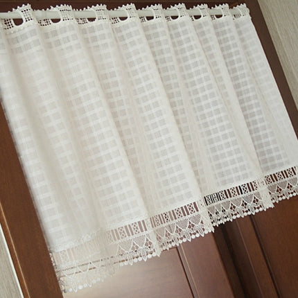 Weiße Gardine mit Spitze Landhausstil