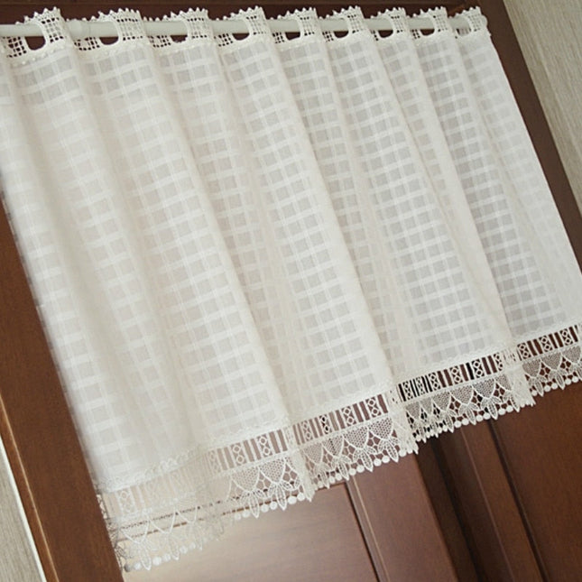 Weiße Gardine mit Spitze Landhausstil