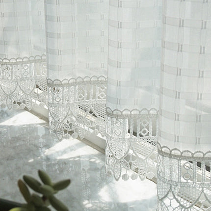 Weiße Gardine mit Spitze Landhausstil