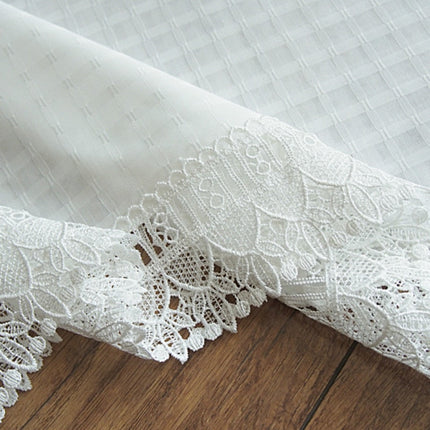 Weiße Gardine mit Spitze Landhausstil