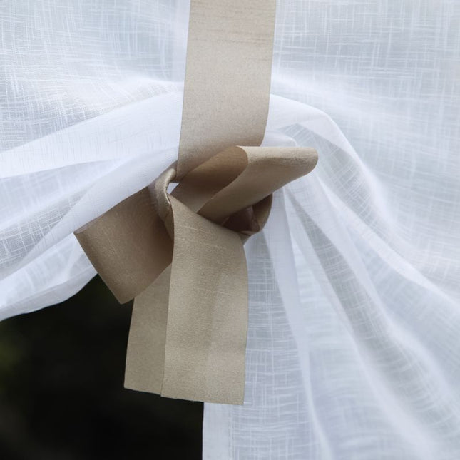 Bestickte Raffgardine für kleine Fenster