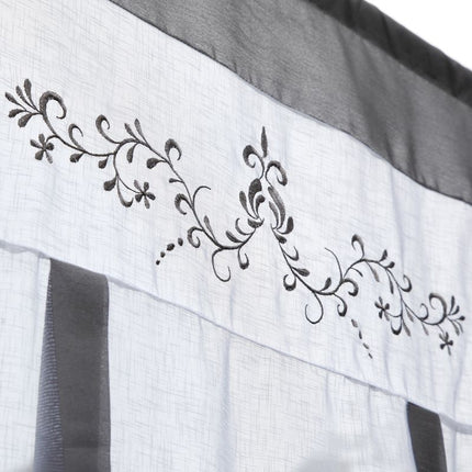 Bestickte Raffgardine für kleine Fenster