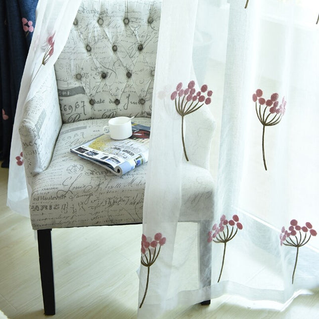 Gardine Altrosa mit zarter Blumenstickerei