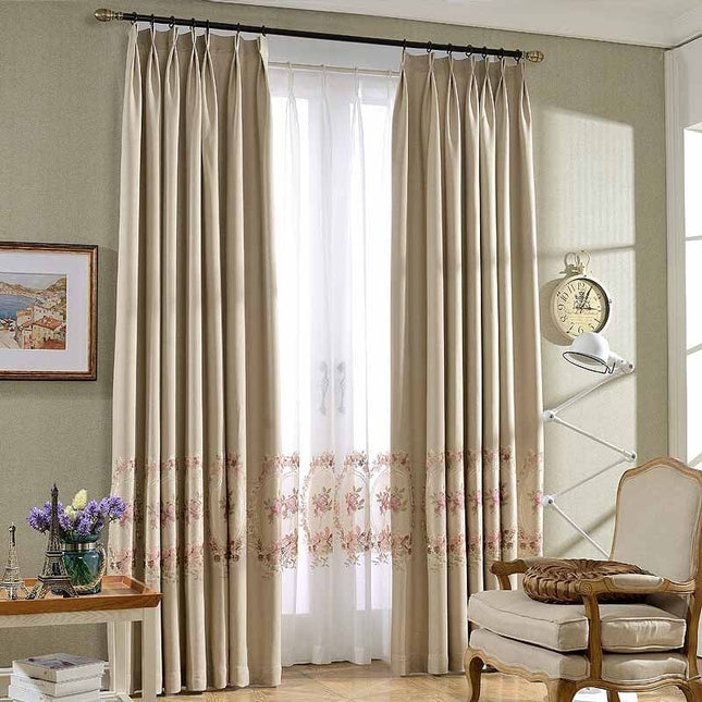 Romantischer Voile-Vorhang mit Blumenstickerei