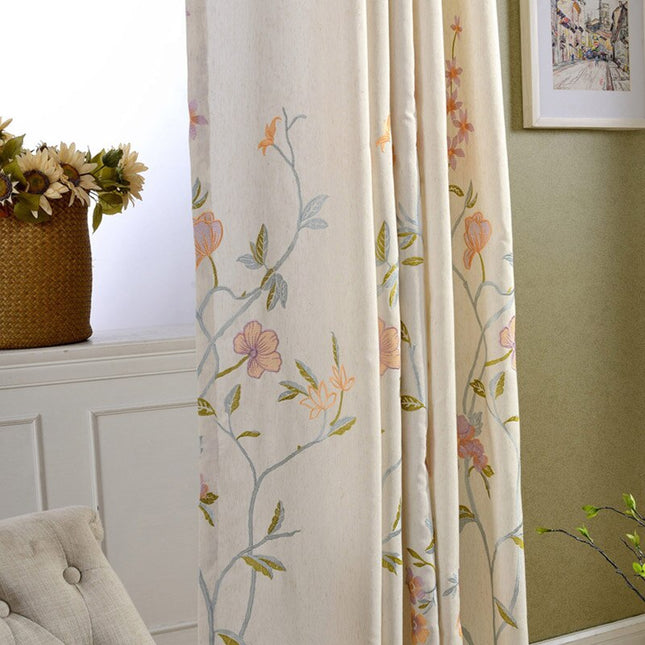 Vorhang Tua mit gestickten Blütenzweigen