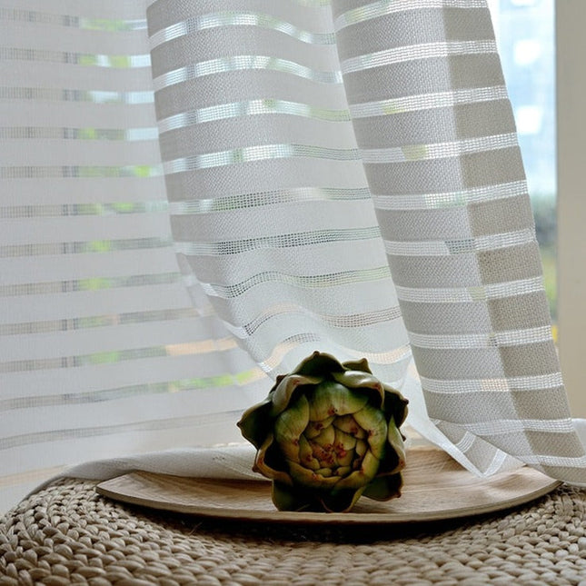 Moderne Gardine mit breiten Blockstreifen