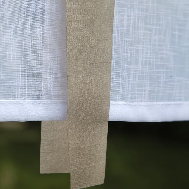 Bestickte Raffgardine für kleine Fenster