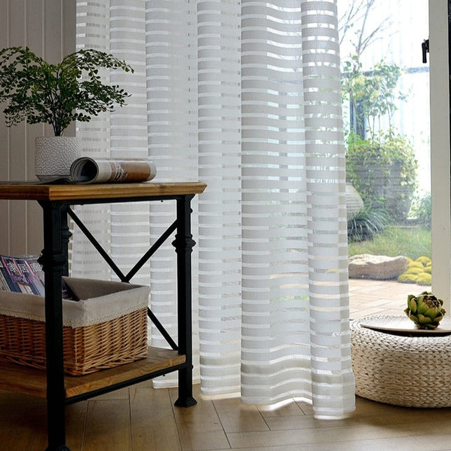 Moderne Gardine mit breiten Blockstreifen