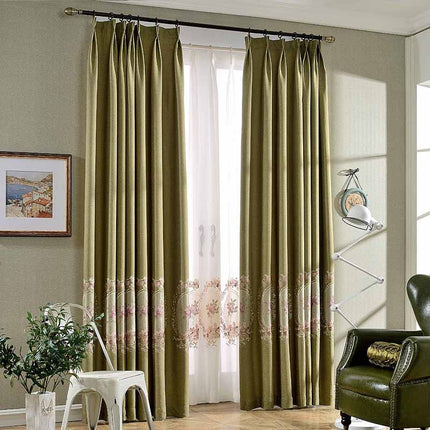 Verdunkelungsvorhang mit bestickter Blumenbordüre