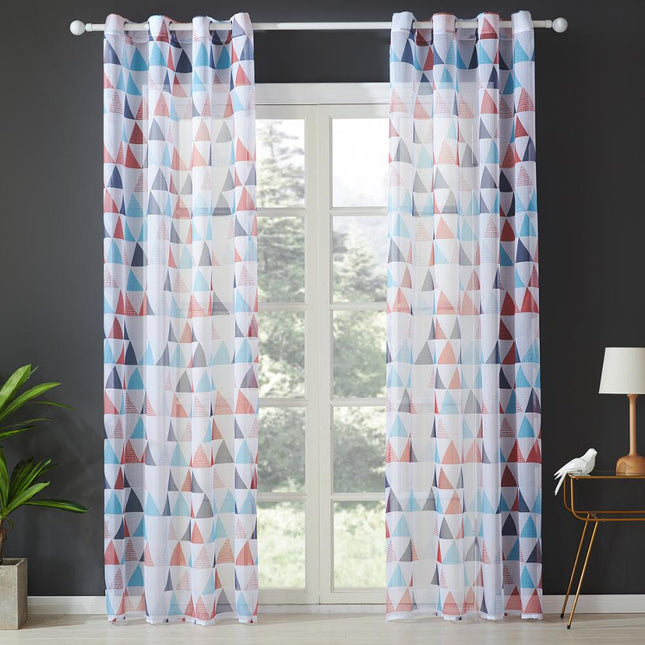 Rote Gardine mit geometrischem Dreiecksmuster