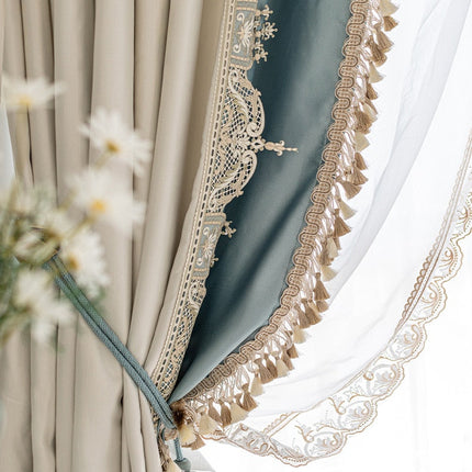 Eleganter Verdunkelungsvorhang mit dekorativer Bordüre