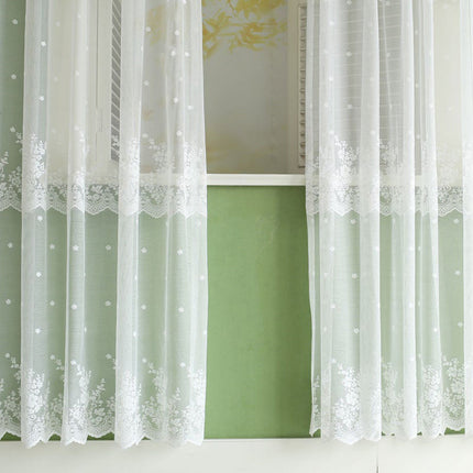 Transparenter Voile-Vorhang mit zarter Spitze