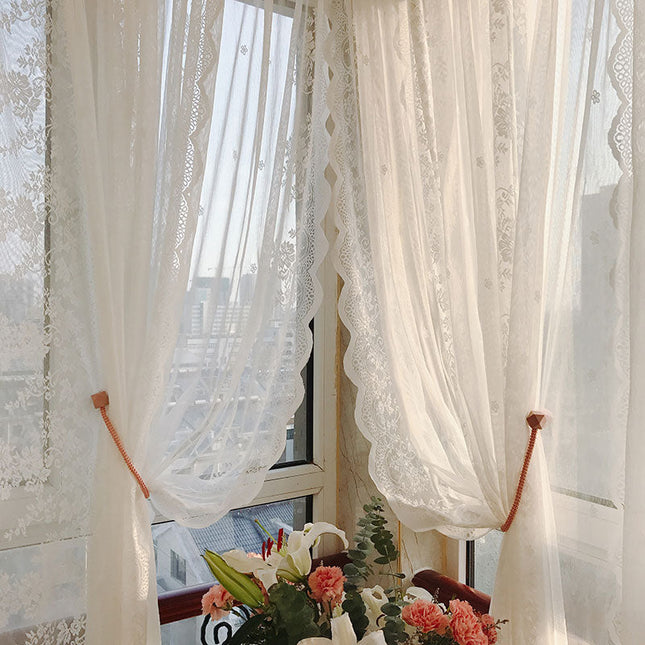 Romantische Voile-Gardine mit Blumen-Spitze
