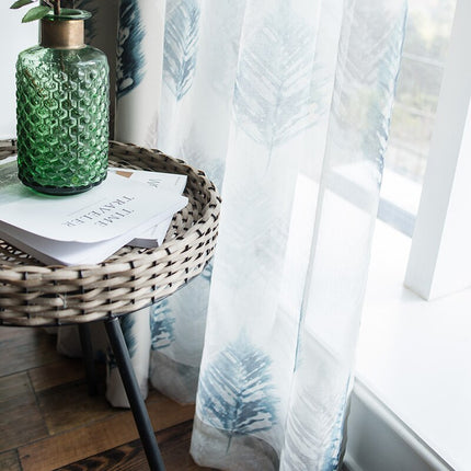 Moderner Vorhang mit Federmotiv halbtransparent