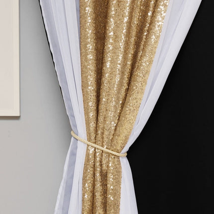 Verdunkelungsvorhang mit silbernen Pailletten