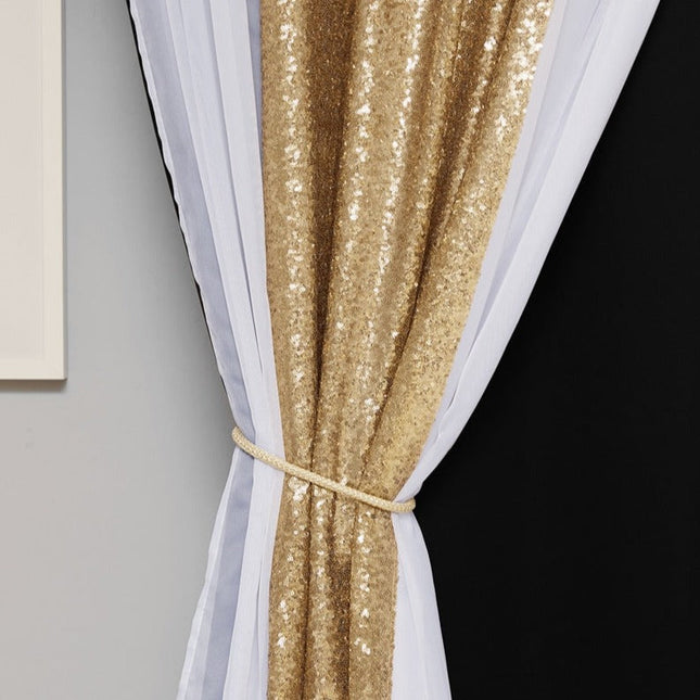 Verdunkelungsvorhang mit silbernen Pailletten