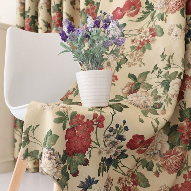 Verdunkelungsvorhang im Landhausstil mit Blumen