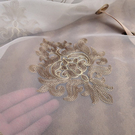 Elegante Raffgardine mit barocker Stickerei