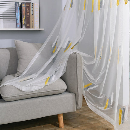 Moderne Gardine mit gesticktem Muster