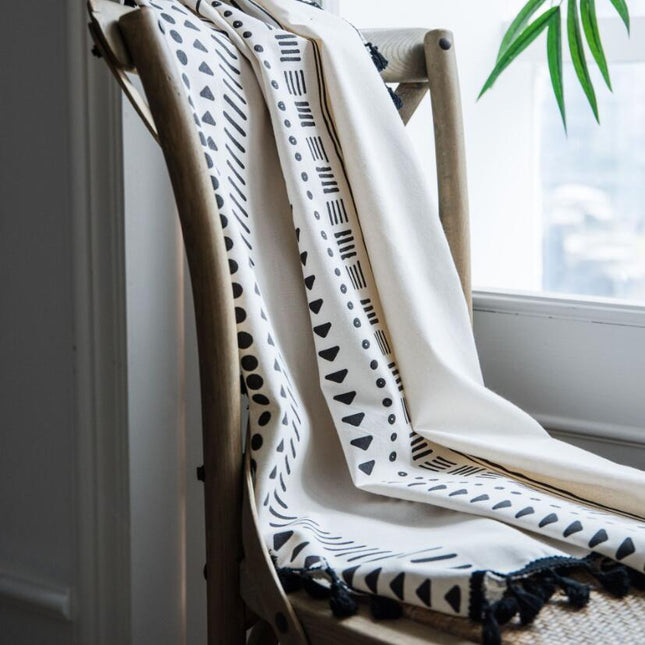 Gardine im Ethno-Stil mit Quasten