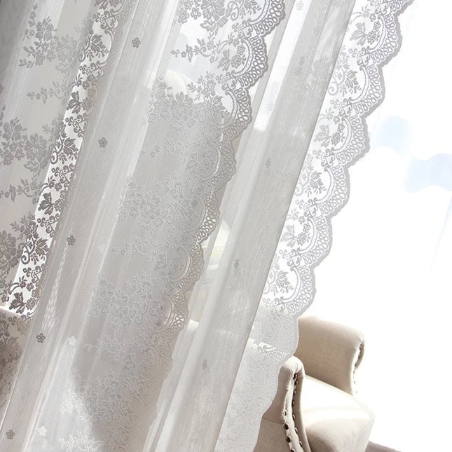 Spitzengardine mit romantischem Blumenmuster