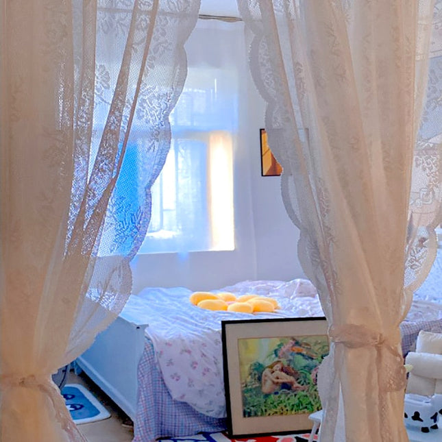 Scheibengardine aus Spitze mit Blumenmuster