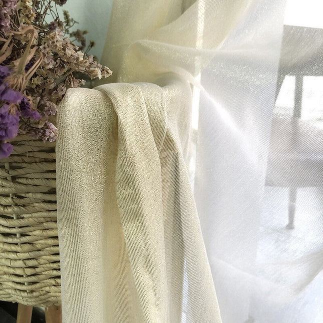 Schimmernde Gardine mit feinem Glitzereffekt