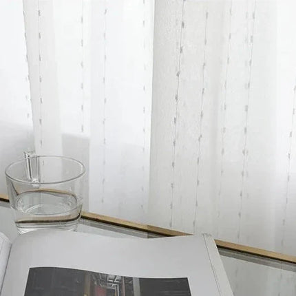 Voile-Gardine mit feiner Punkt-Stickerei