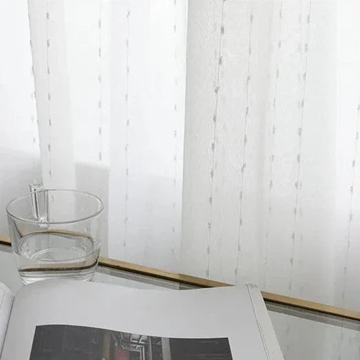Voile-Gardine mit feiner Punkt-Stickerei